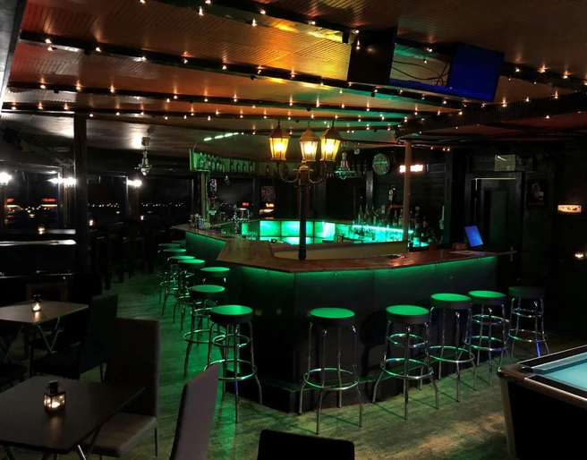 on-the-rocks-bar-und-disco-riederalp-innen-2