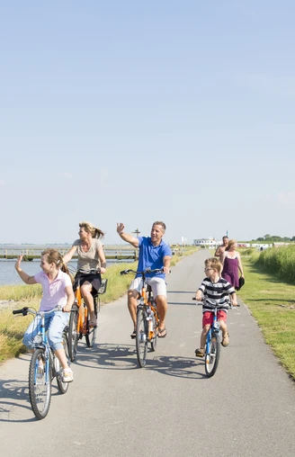 fahrrad-fahren-auf-der-strandpromenade-7