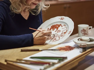 Aufglasurdekoration in der Schaumanufaktur des Erlebnishaus MEISSEN.