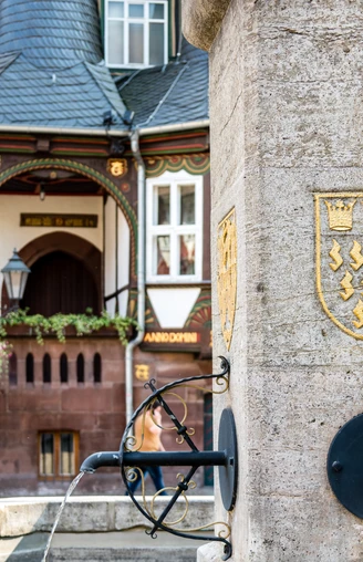 Altes Rathaus Blick am Eulenspiegel-Brunnen vorbei altes-rathaus-blick-am-eulenspiegel-brunnen-vorbei