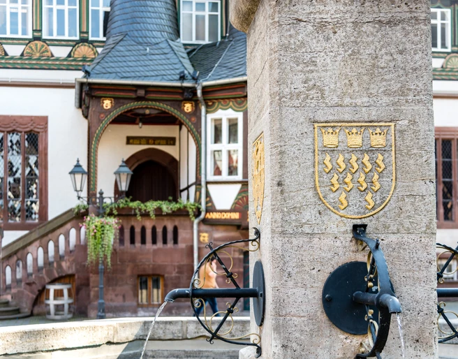 Altes Rathaus Blick am Eulenspiegel-Brunnen vorbei altes-rathaus-blick-am-eulenspiegel-brunnen-vorbei