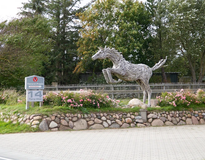 Strassenansicht der Tierarztpraxis Petersen Strassenansicht der Tierarztpraxis Petersen