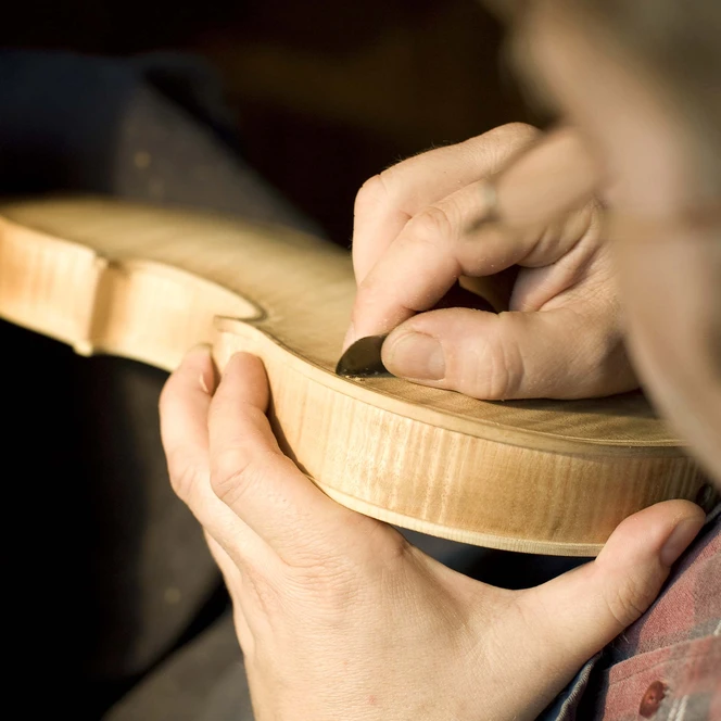Echte Handwerkskunst: Hier entsteht eine Geige | Foto: Katja Fouad Vollmer