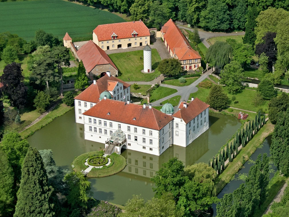 Schloss Hünnefeld Kasteel Hünnefeld met slotgrachten en tuin in Bad Essen