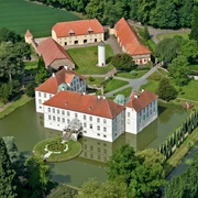 Schloss Hünnefeld Kasteel Hünnefeld met slotgrachten en tuin in Bad Essen