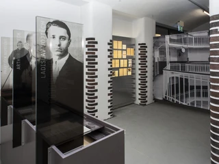 Blick in die ständige Ausstellung „Verurteilt. Inhaftiert. Hingerichtet. Politische Justiz in Dresden 1933-1945 // 1945-1957“