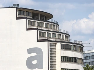 Horizontal Fensterbänder im ehem. Kaufhaus Schocken