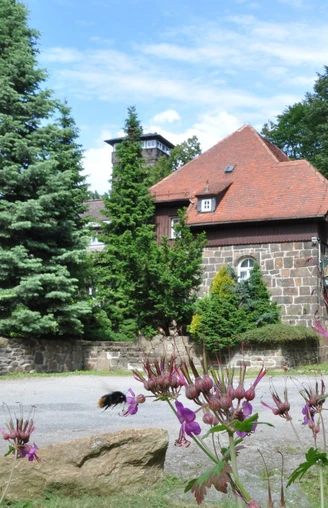 Bergbaude Czorneboh mit Aussichtsturm