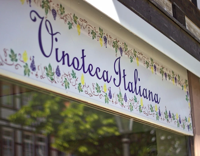 Vinoteca Italiana_Schriftzug Außen vinoteca-italiana-schriftzug-aussen