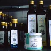 Kaltgepresste Bio-Öle in der Ölmühle Godenstedt Kaltgepresste Bio-Öle in der Ölmühle Godenstedt