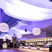 Foyer mit Gastronomietresen