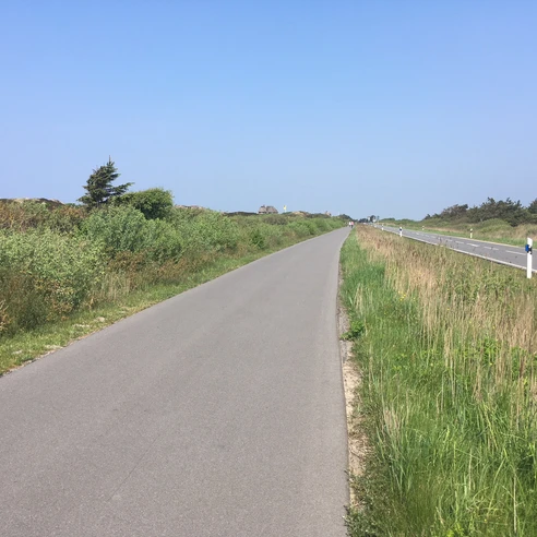 Breiter asphaltierter Weg nach Rantum