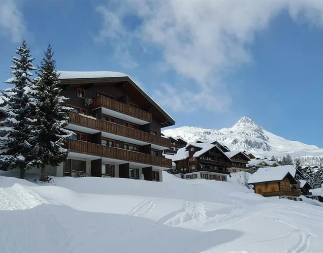 Haus Südansicht mit Blick aufs Bettmerhorn