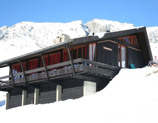 Das_Schneebutz_thront_%c3%bcber_dem_unteren_Weg