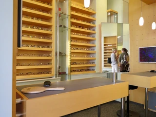 Behrens Optik innen (c) Molau.jpg behrens-optik-innen