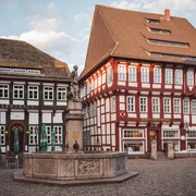 Marktplatz_mit Till Eulenspiegel, Brodhaus und Rats-Apotheke marktplatz-mit-till-eulenspiegel-brodhaus-und-rats-apotheke