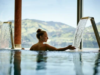 spiez-belvedere-wellness-oase-indoor-pool.jpg