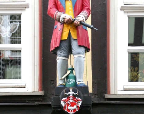 Figur Doktor Eisenbart am Sterbehaus in Hann. Münden