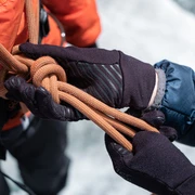 Vorbereitung für eine Gletschertour auf dem Grossen Aletschgletscher Vorbereitung für eine Gletschertour auf dem Grossen Aletschgletscher
