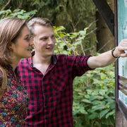 Paar beim Wandern im Naturpark Münden Paar beim Wandern im Naturpark Münden