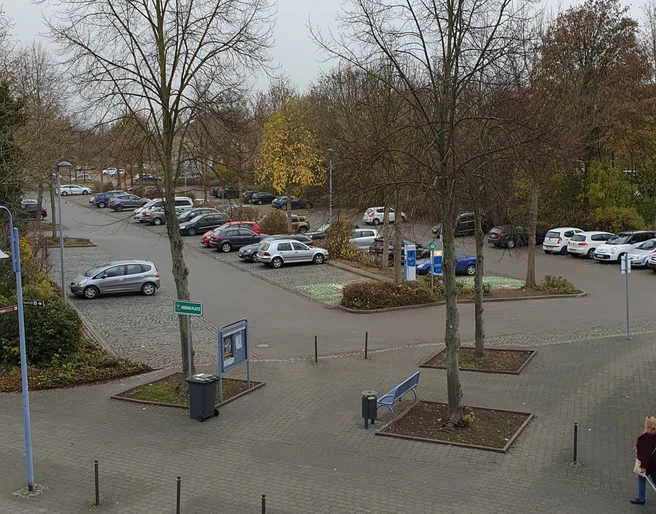 Parkplatz Neues Rathaus / Köppenweg_Parkplätze und E-Ladestationen parkplatz-neues-rathaus-koeppenweg-parkplaetze-und-e-ladestationen