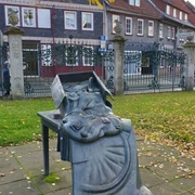 August-Stukenbrok-Denkmal im Stiftsgarten_Blick in Richtung Neuer Markt august-stukenbrok-denkmal-im-stiftsgarten-blick-in-richtung-neuer-markt