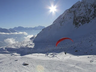 Flyingcenter Oberwallis Gleitschirmfliegen im Winter in der Aletsch Arena