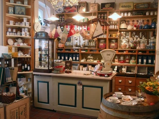 Innenaufnahme Bünting Teemuseum.jpg Das Bild zeigt eine Innenaufnahme vom Bünting Teemuseum