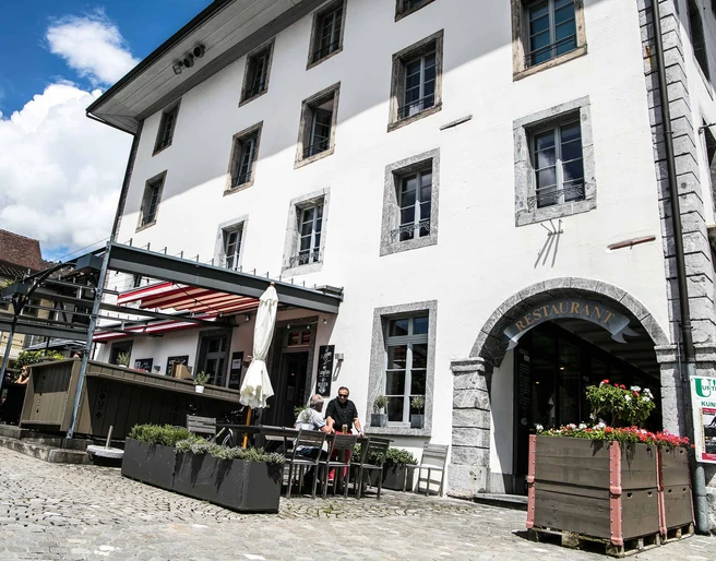 restaurant-stadthaus-unterseen-restaurant-stadthaus-unterseen-gebaeude-ausssen.jpg