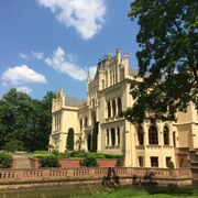 Schloss Evenburg Das Bild zeigt die Außenansicht von der Schloss Evenburg