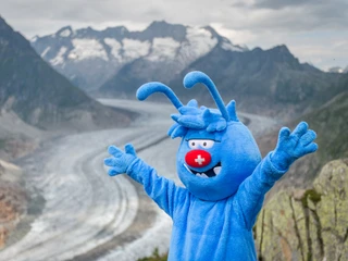 Gletschi-Maskottchen-Moosfluh-Sommer.jpg Gletschi - Maskottchen der Aletsch Arena