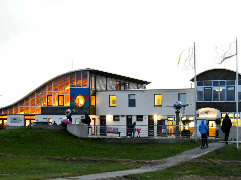 Gästezentrum Dorum-Neufeld mit anliegendem Kinderspielhaus