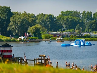 Freizeitanlage mit See