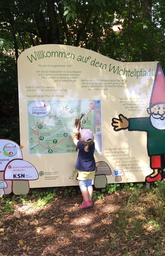 Wichtelpfad Sievershausen_Willkommensschild wichtelpfad-sievershausen-willkommensschild