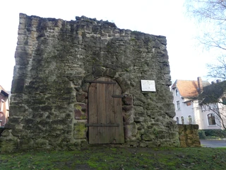 Knochenturm Holztür knochenturm-holztuer
