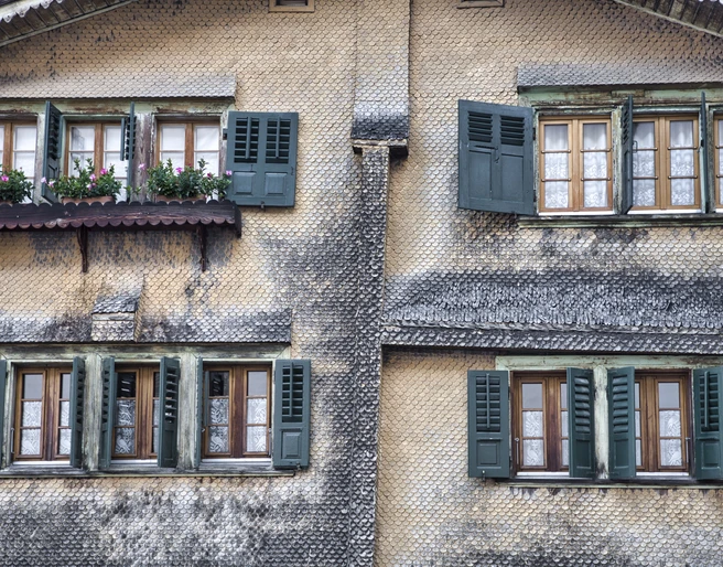 Naters possède un vieux centre magnifique qui a beaucoup à raconter sur son passé Naters besitzt einen wunderschönen alten Dorfkern, der vieles aus der Vergangenheit zu erzählen weissNaters has a beautiful old village centre that has a lot to tell about the past.Naters possède un vieux centre magnifique qui a beaucoup à raconter sur son passé