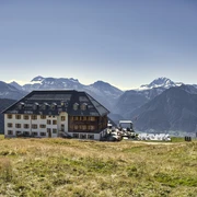 The Hotel Belalp, built in 1856/57, is enthroned at the Aletschbord. Das 1856/57 erbaute Hotel Belalp thront beim Aletschbord.The Hotel Belalp, built in 1856/57, is enthroned at the Aletschbord.