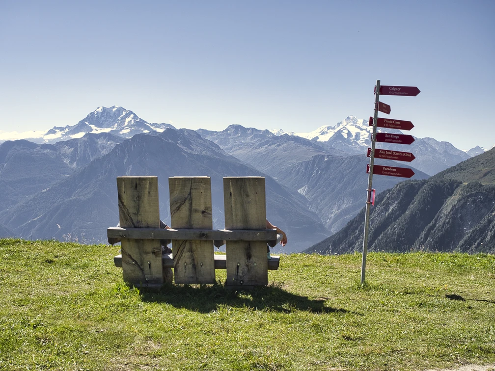 Die Edelweiss Bank – eine Aussicht wie aus dem Flieger. Die Edelweiss Bank – eine Aussicht wie aus dem Flieger.The Edelweiss Bank - a view like from a plane.