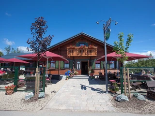 graf-stolberg-huette-terrasse-eingang.jpg