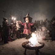 Vero, die kleine Belalphexe feiert mit ihren Freunden Weihnachten. Vero, die kleine Belalphexe feiert mit ihren Freunden Weihnachten.
