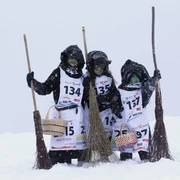 Beim Mini-Maxi Rennen treffen sich jährlich kleine und grosse Hexer. Beim Mini-Maxi Rennen treffen sich jährlich kleine und grosse Hexer.
