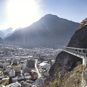 Zahlreiche Wanderwege führen über die bekannte Lötschberger-Brücke mit herrlichem Ausblick über ganz Naters. Zahlreiche Wanderwege führen über die bekannte Lötschberger-Brücke mit herrlichem Ausblick über ganz Naters.
