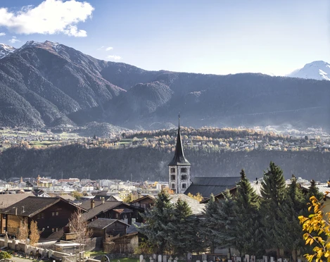 Der Kirchturm wurde bereits im 12. Jahrhundert erbaut. Der Kirchturm wurde bereits im 12. Jahrhundert erbaut.