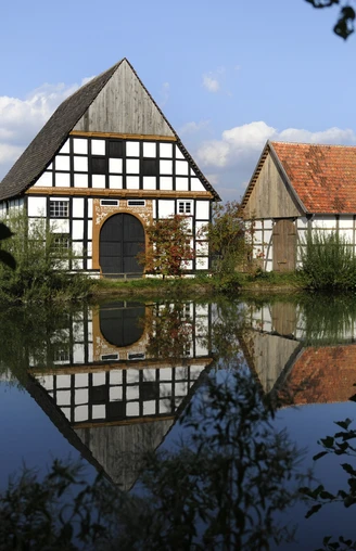 Der Dorfteich des LWL-Freilichtmuseums Detmold.