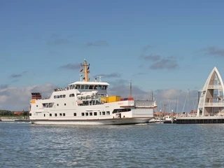 Faehre-Seezeichen-Juist.jpg Reederei Frisia