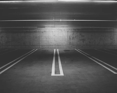 In Blatten gibt es sowohl im Sommer wie auch im Winter genügend Parkmöglichkeiten. In Blatten gibt es sowohl im Sommer wie auch im Winter genügend Parkmöglichkeiten.