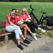 Radlerinnen an der Mittelweser Radlerinnen an der Mittelweser