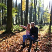 Junge Menschen im Wald.jpg