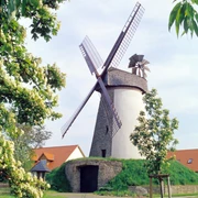Das Bild zeigt die Windmühle in Dützen.