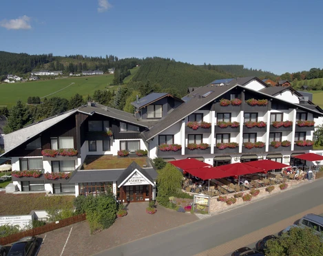 ansicht-sporthotel-zum-hohen-eimberg.jpg